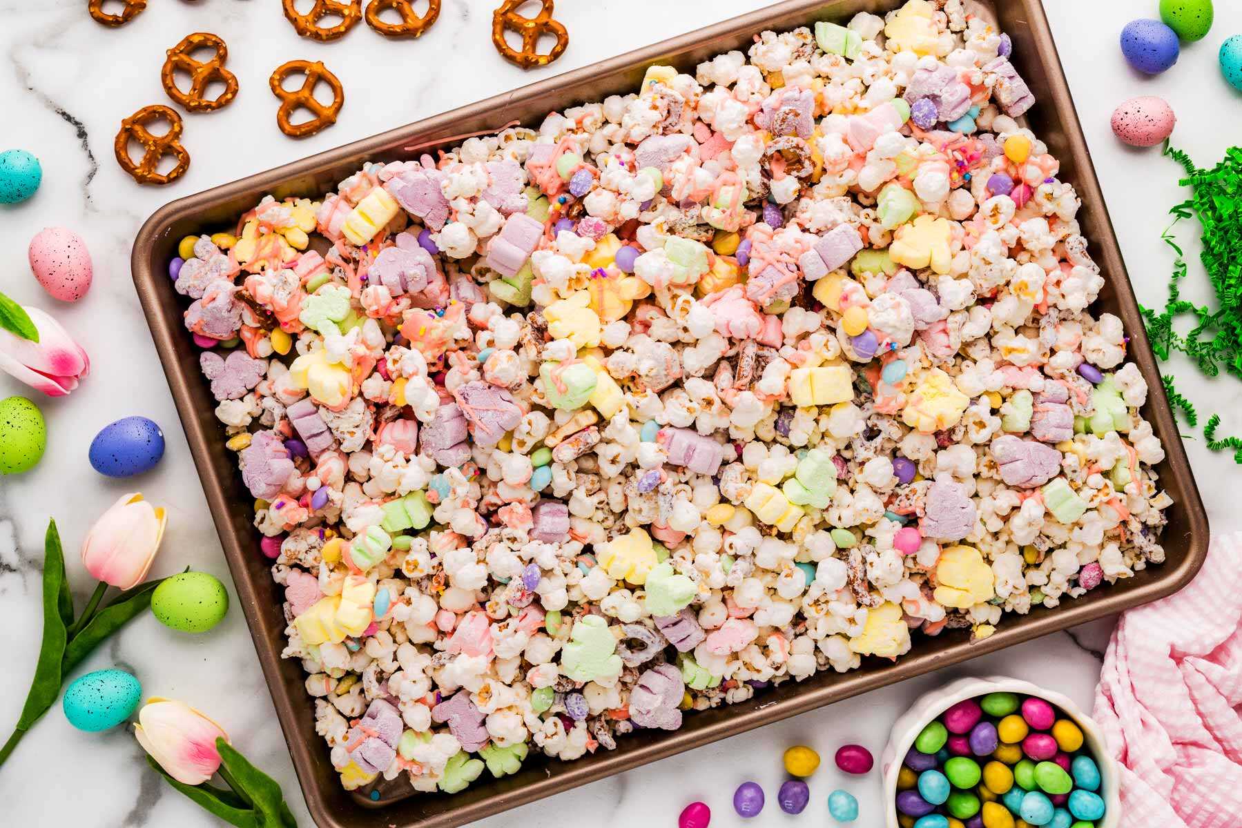 Tray with Easter Popcorn.