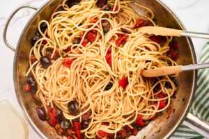 Mantecatura for pasta puttanesca.