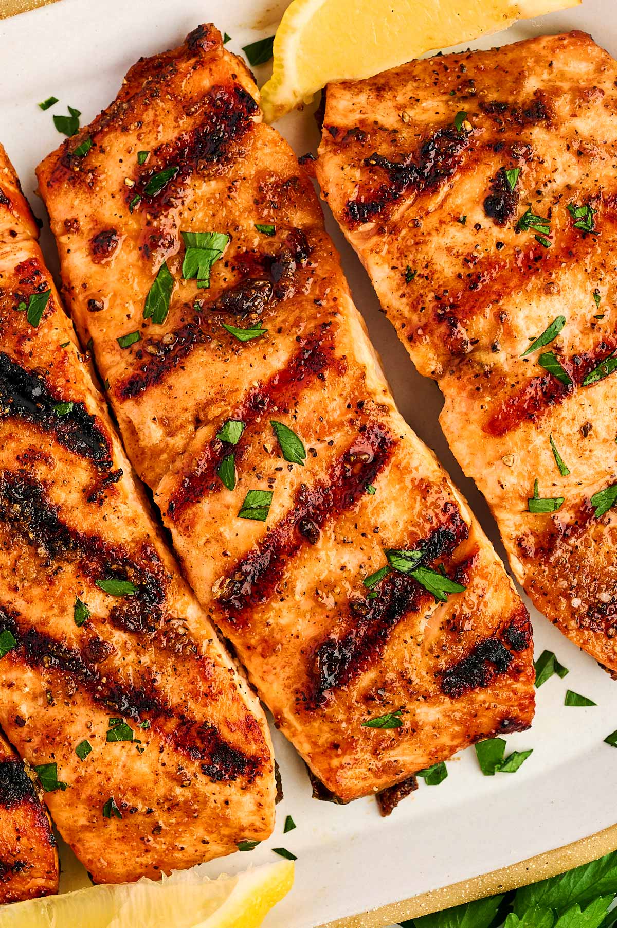 Grilled salmon fillet with lemon.