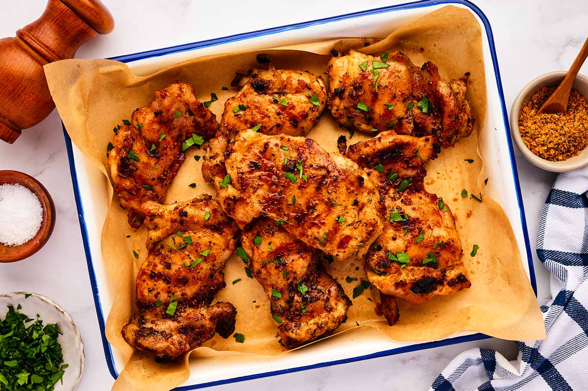 Pan filled with grilled chicken thighs.