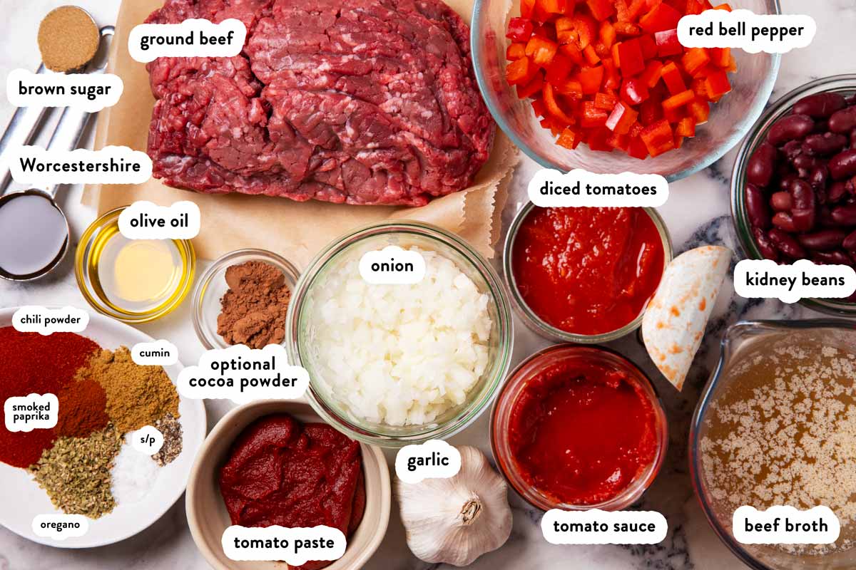 Chili recipe ingredients with text labels.
