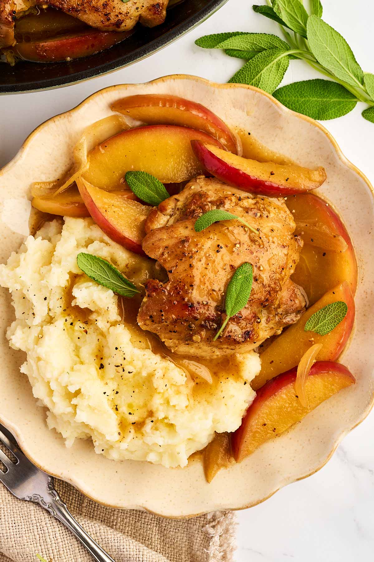 Place with apples and chicken over mashed potatoes.