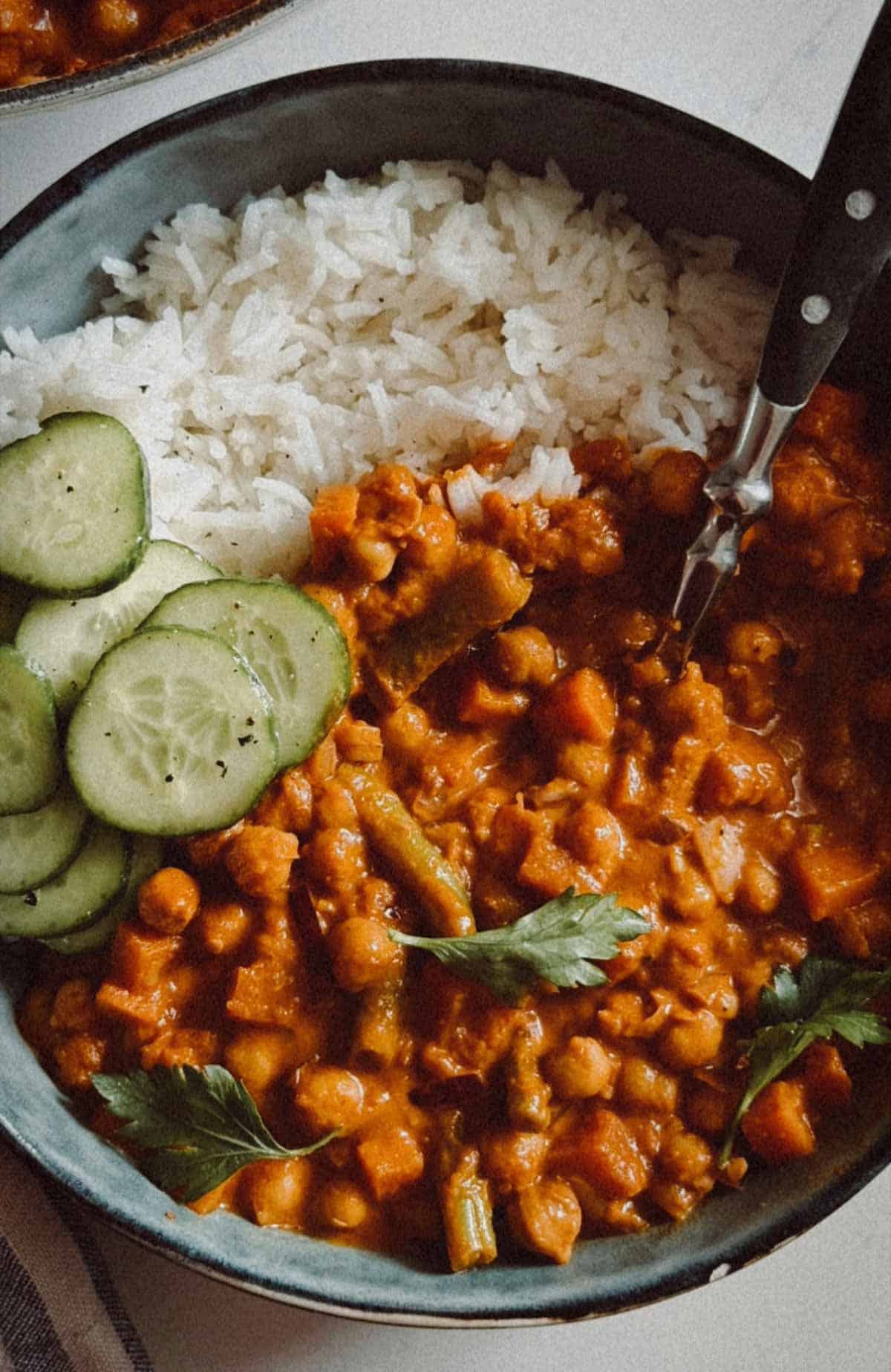 Bowl with chickpea curry and rice.