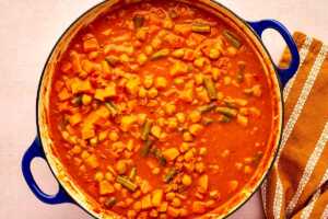 Finished chickpea curry in a pan.